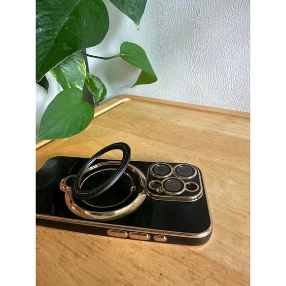 iPhone 15 Pro Max black and gold phone case - Picture 4 of 11